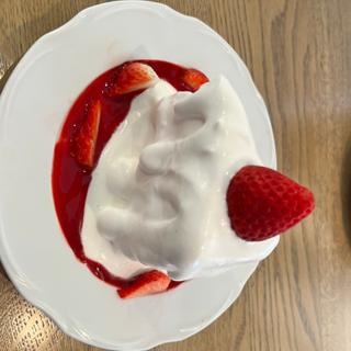 イチゴのメルティーショートケーキ(MELANGE De SHUHARI Bistrot&Cafe （メランジュドゥシュハリビストロアンドカフェ）)