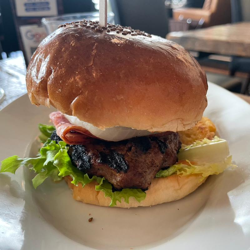 ハンバーガー(ポテト付き)(CAFE&BAR Manhattan　)