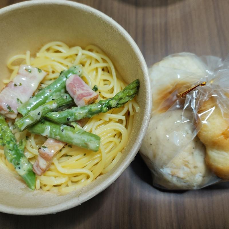 グリルベーコンとアスパラのクリームパスタ パン3個付き(鎌倉パスタ シャポー本八幡店)