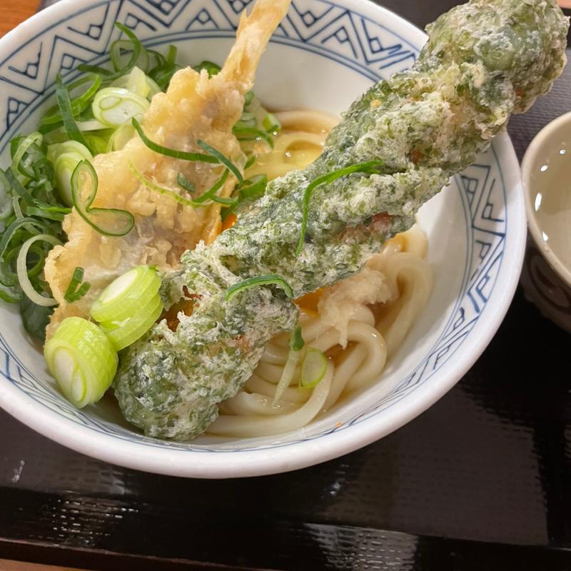 釜玉うどん(中)(すなだ どんどん 箱崎T-CAT店)