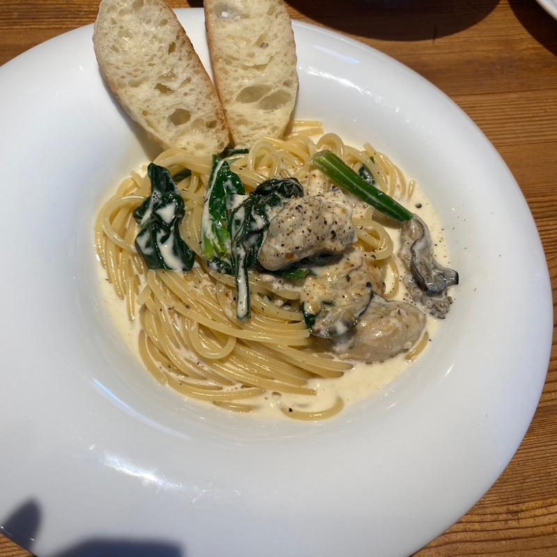 牡蠣とほうれん草のクリームパスタ(pizza italian bar GATTO)