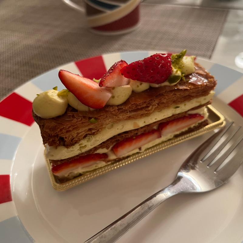 古都華とピスタチオのミルフィーユ(relevé dessert ルルベ デセール東麻布)