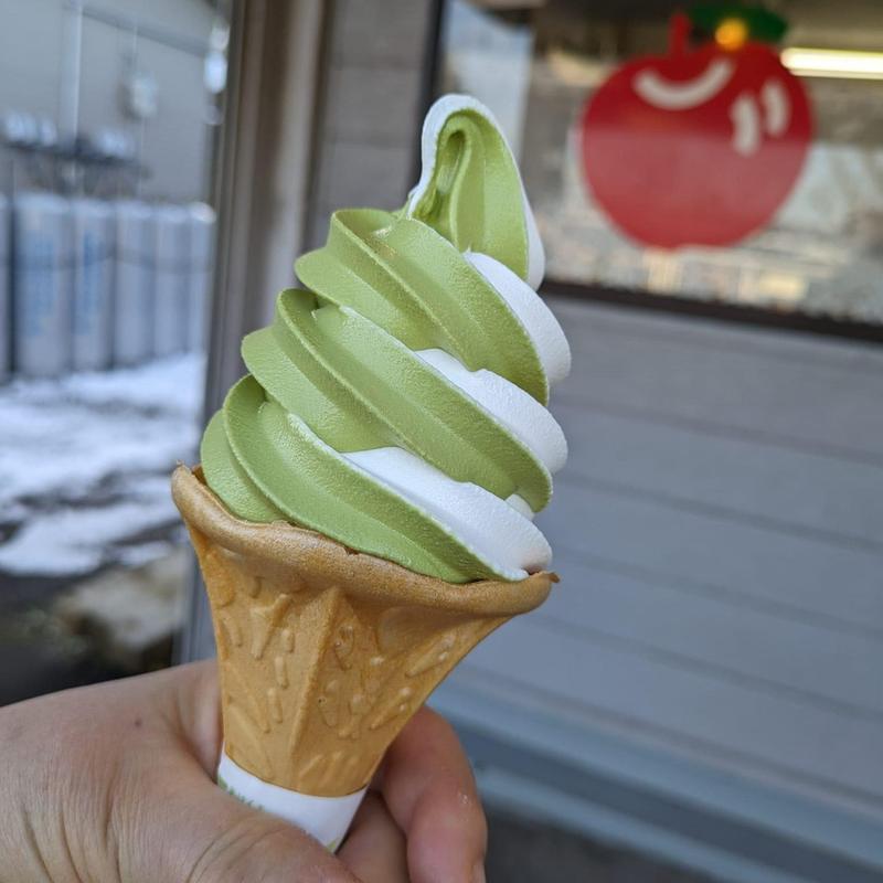 ミックスソフトクリーム(道の駅なみおか おみやげコーナー)