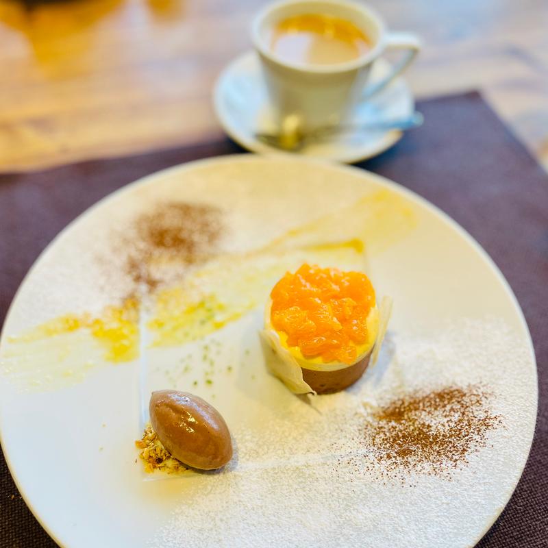 ショコラオランジュショコラとオレンジムース カオカアイスを添えて(一夜城ヨロイヅカファーム)