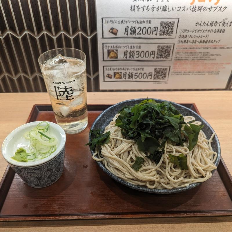 もりそばサブスク大盛200円と陸ハイ150円(嵯峨谷 新橋銀座口店)