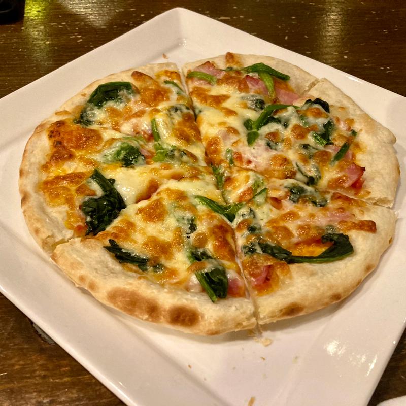 ホームメイドピッツァ(クアトロクルーカラーズ （Quattro Crew Colors【旧店名 メランツァーナ】）)