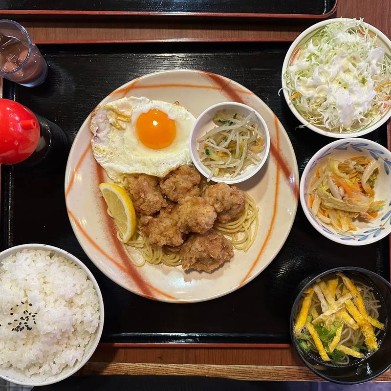 Aランチ チキン唐揚げ定食(アクアリュウム喫茶 慈伴賜)