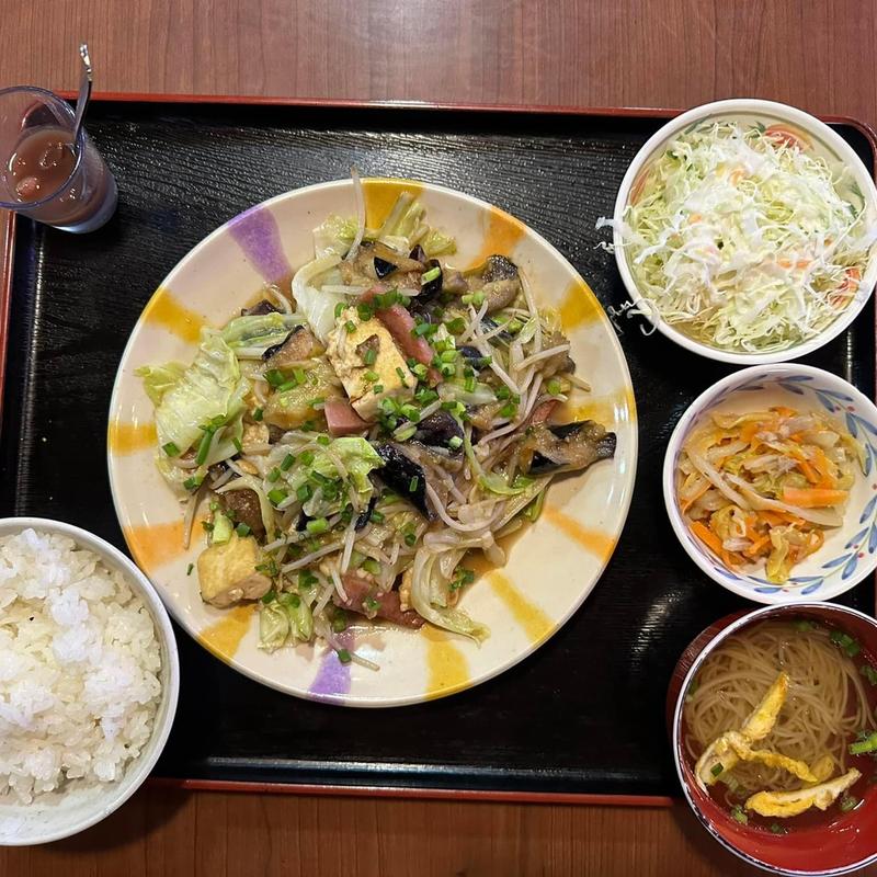 Bランチ ナス味噌炒め定食(アクアリュウム喫茶 慈伴賜)