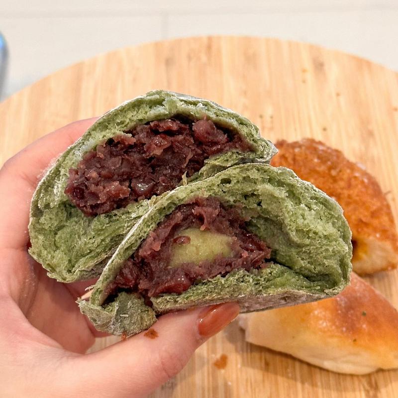 よもぎ白玉あんぱん(ベーカリー・ピカソ)