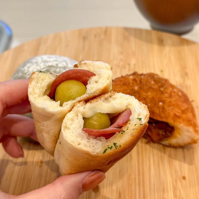 オリーブアンドサラミ(ベーカリー・ピカソ)