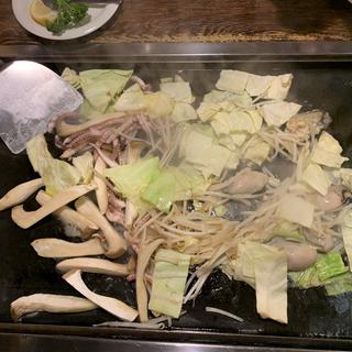 バター炒め牡蠣、イカゲソ、エリンギ(ふくちゃん 本店 )