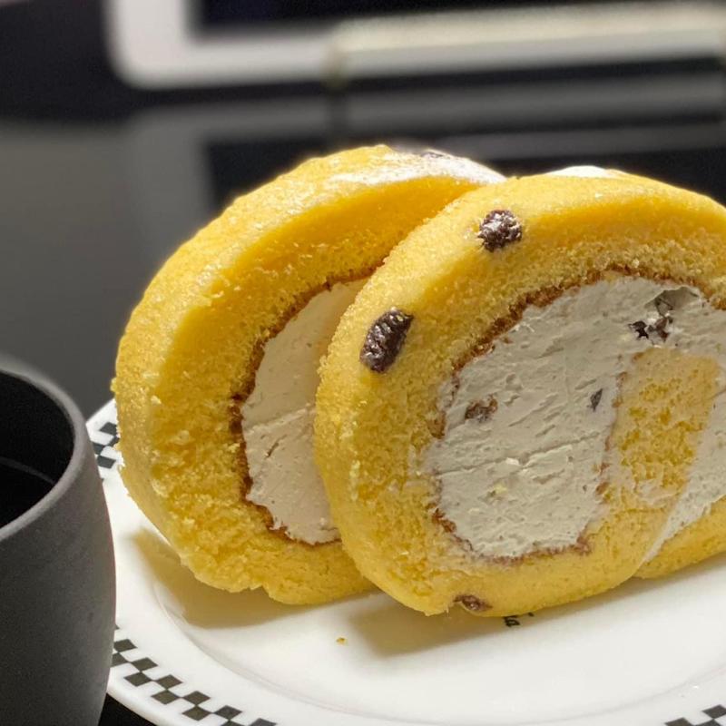 ラムレーズンロールケーキ(万月堂 （マンゲツドウ）)