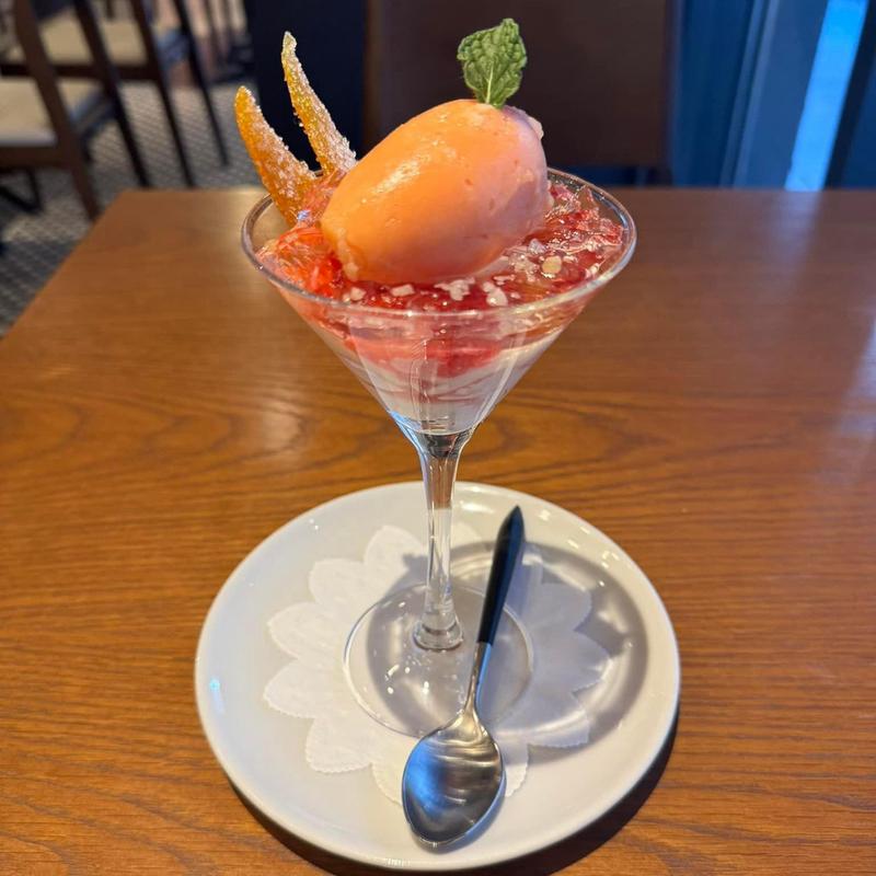 パンナコッタブラッドオレンジのゼリーよせブラッドオレンジのゼリー添え(ガストロノミア ヘリテージ ヨコハマ)