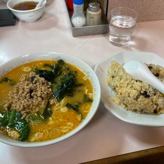 タンタン麺 半チャーハンセット(中華料理 やまだ（山田屋）)