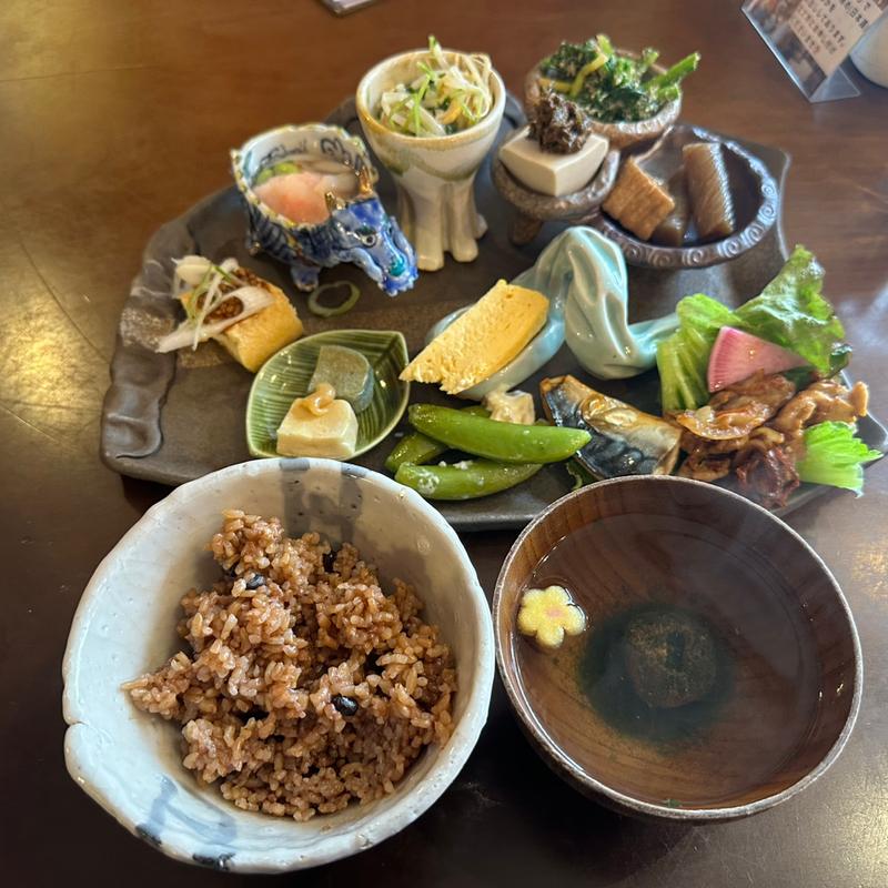 おばんざいランチ(アートと和食の融合スペース 楽)