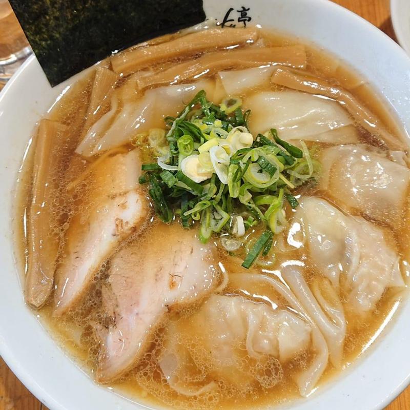 醤油ワンタン麺(ShiNaChiKu亭 （しなちく亭）)
