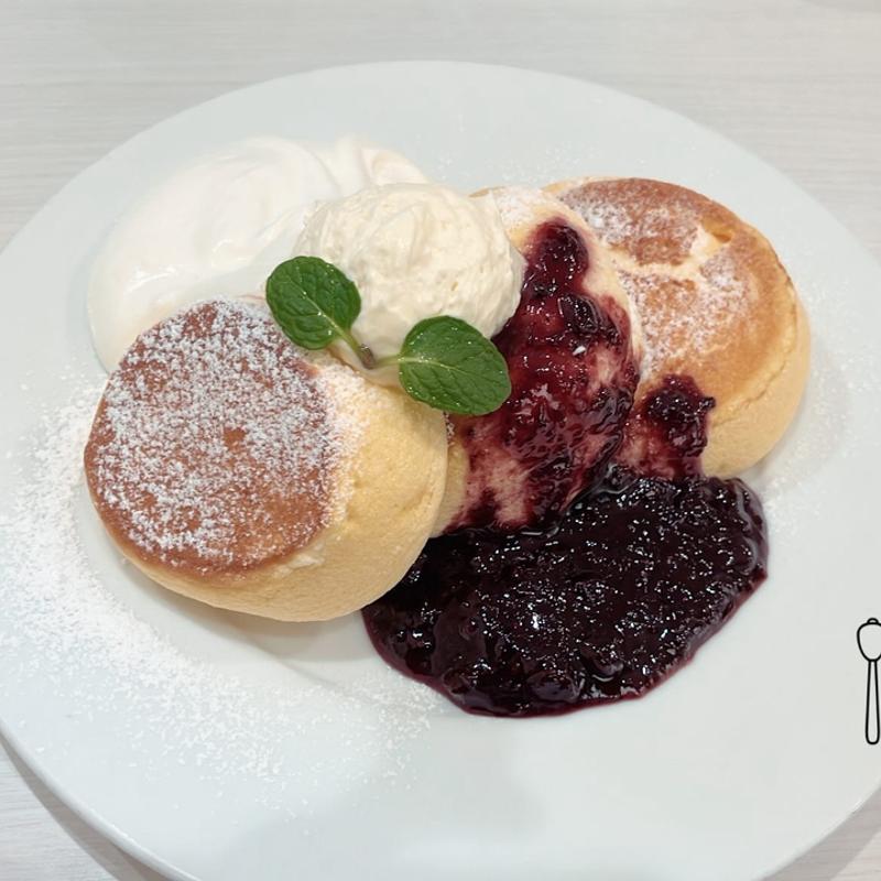 濃厚チーズムースパンケーキベリーソースがけ(幸せのパンケーキ 広島店)