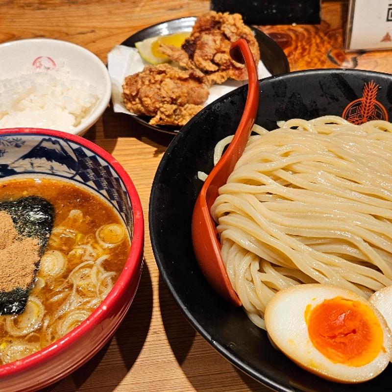 つけ麺大盛　唐揚げ　小ライス(三田製麺所 梅田店 )