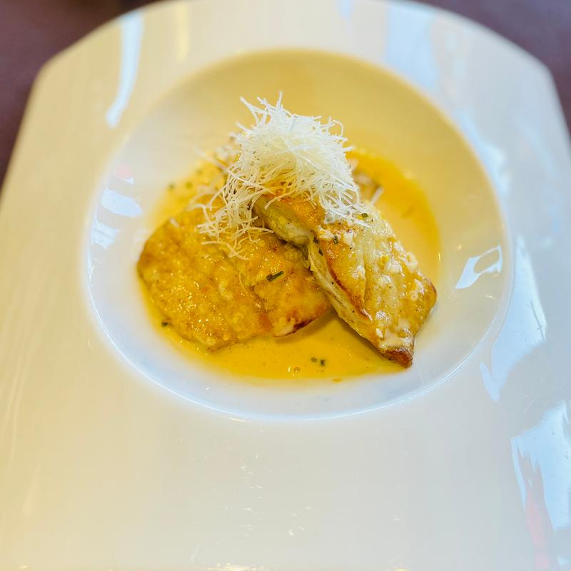 相模湾鮮魚のムニエルキャベツ添え 白ワイン柚子クリームソース(一夜城ヨロイヅカファーム)