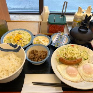 ソーセージエッグW定食ミニ牛皿　サラダ(松屋 足立保塚店 )