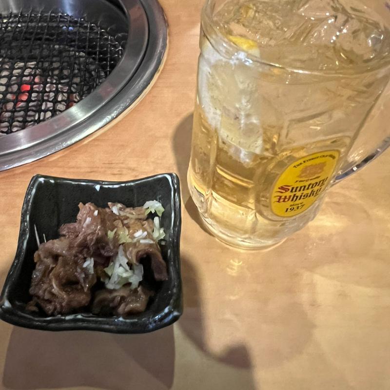 ハイボール　牛すじ煮込み(備長炭 炭火焼肉 じもんじゅ)