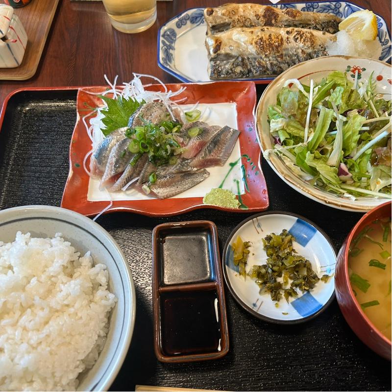 いわし刺と鯖の塩焼き(大衆酒場 朝霞 ミフネ)
