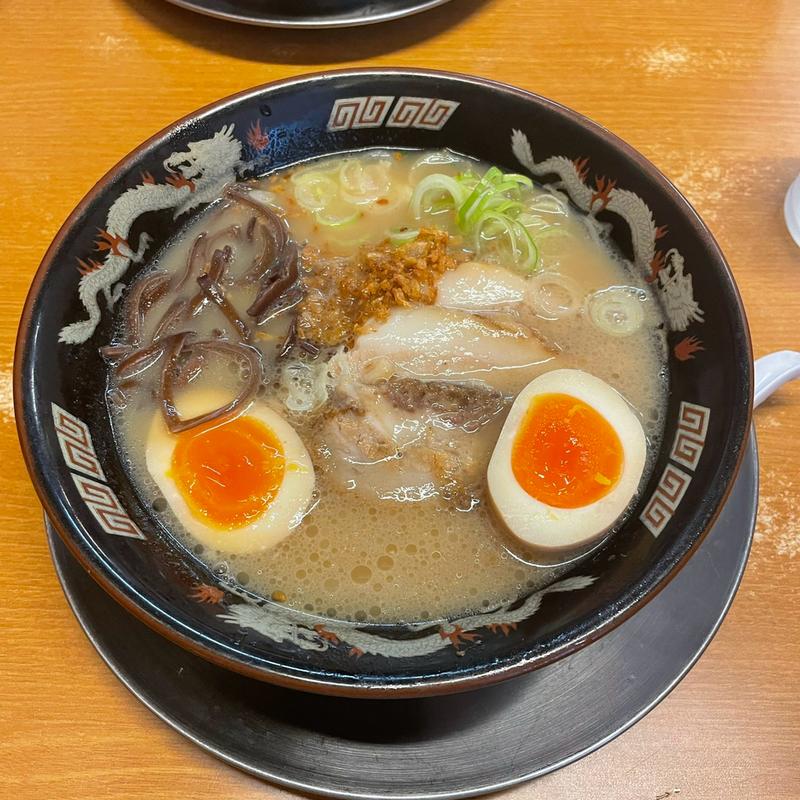 半熟玉子入り豚とろラーメン(鹿児島ラーメン豚とろ 天文館本店 （とんとろ）)