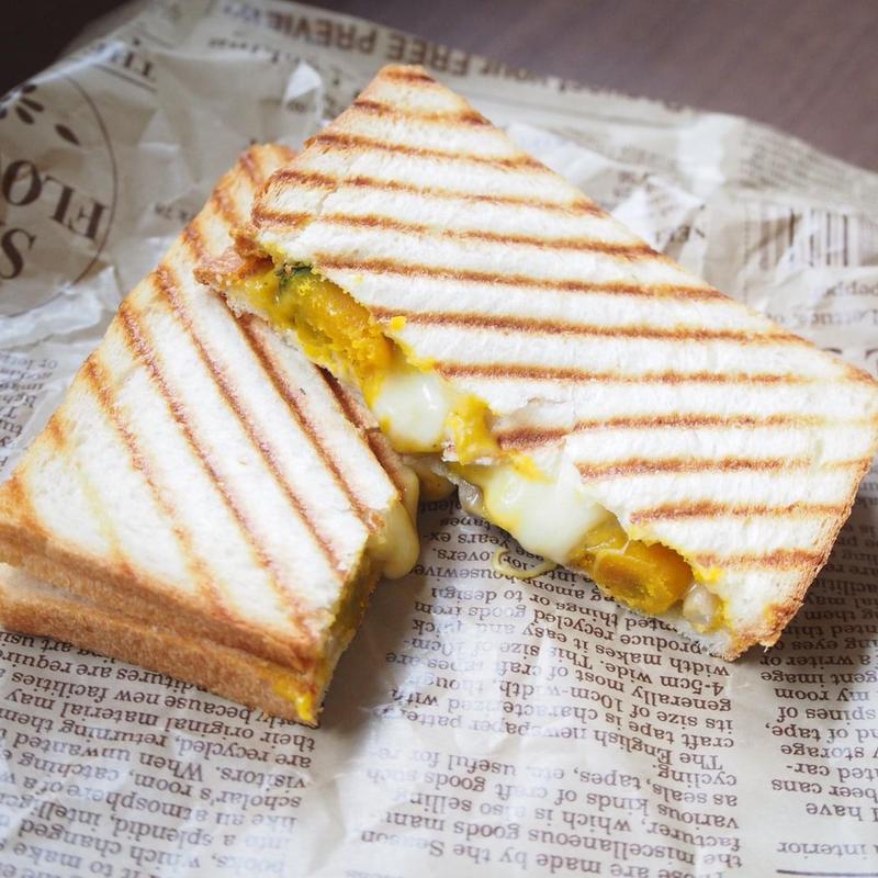 かぼちゃとゴロゴロベーコンのグラタン風ホットサンド(Sandwich&Cafe INVIGO)