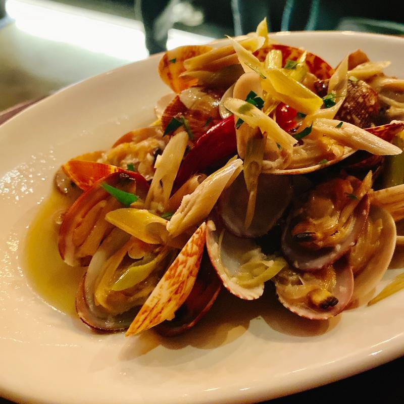 アサリのタイ風レモングラス蒸し(The Bridge Bar&Lounge)