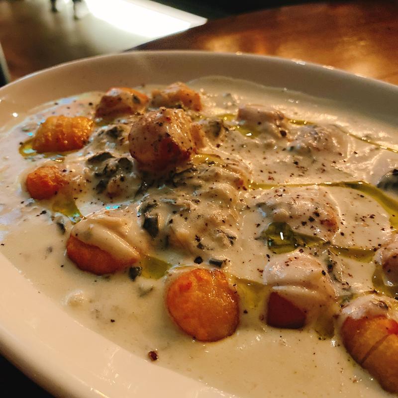 揚げニョッキ 岩海苔とアンチョビのクリームソース(The Bridge Bar&Lounge)