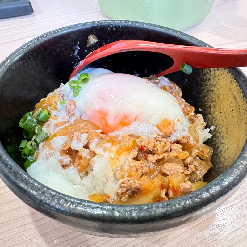 温玉豚挽キムチ丼(ラーメン専科 竹末食堂)