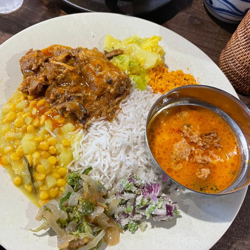 限定メニュー（骨付きスペアリブオーブン焼き 蓮根のすりながしソース 柚子の香り ほうれん草のポリヤル etc）(シャンカラ堂)