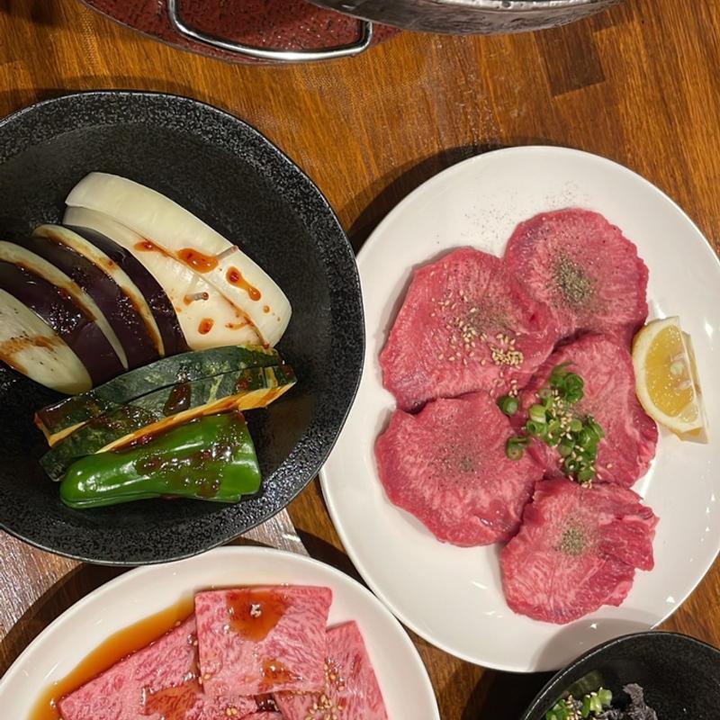 タン塩、焼き野菜盛り(七輪亭 )