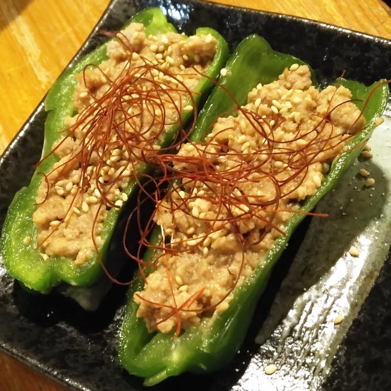 冷やしピーマン肉詰め(もつ焼き まめ幸)