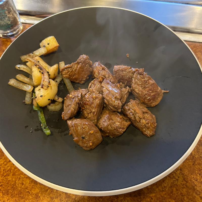 上質な熟成牛のヒレ肉を熱で満喫する『ステーキA200gセット』(ステーキハウス朝日レストラン （ステーキハウス アサヒレストラン）)