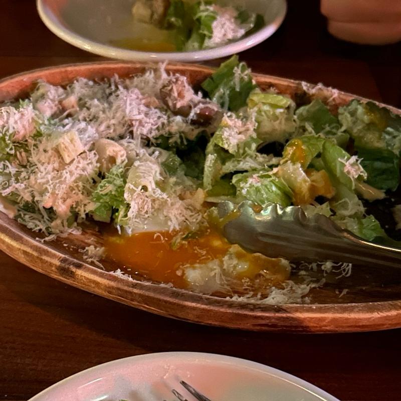 ロメインレタスとパンチェッタのジューシーなシーザーサラダ(ズイジ（zuiji）)