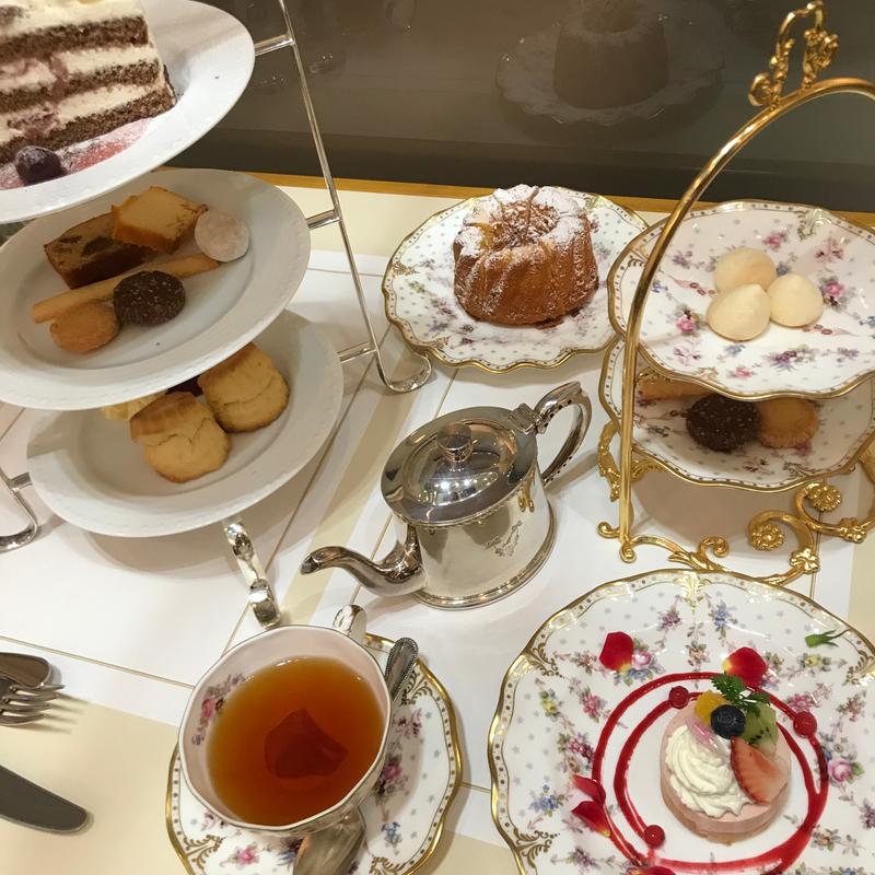 お姫様のお茶会(サロン・ド・テ・ミュゼ イマダミナコ)