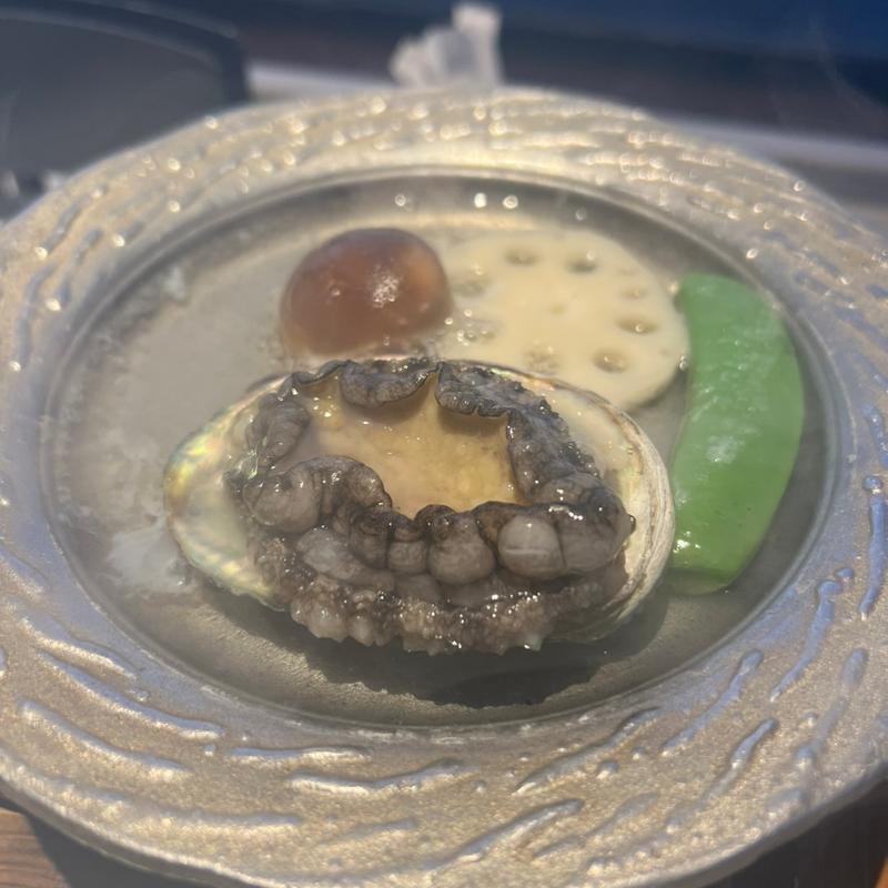 蝦夷鮑 梅ワイン蒸し 季節の野菜(南紀白浜 浜千鳥の湯 海舟)