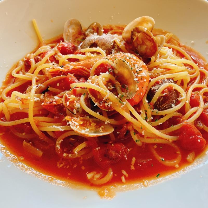 ［トマトソース］あさりたっぷり有頭エビ入りボンゴレロッソ(モッチモパスタ 姫路飾磨店)