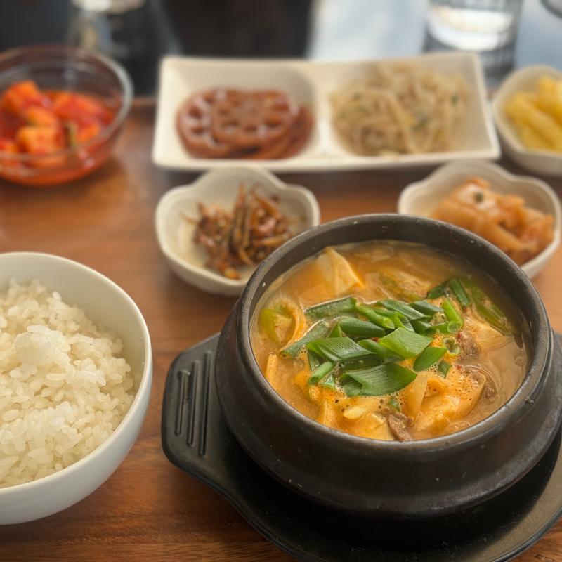 牛肉入りデンジャンチゲ定食(Cafe＆Dining イリオン)