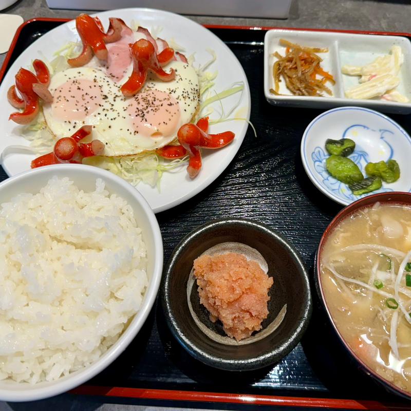ハムエッグ定食：タコさん＋明太子＋豚汁(酒と飯　たまる食堂)