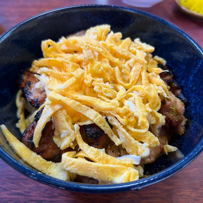 鶏泉特製丼(鶏泉)