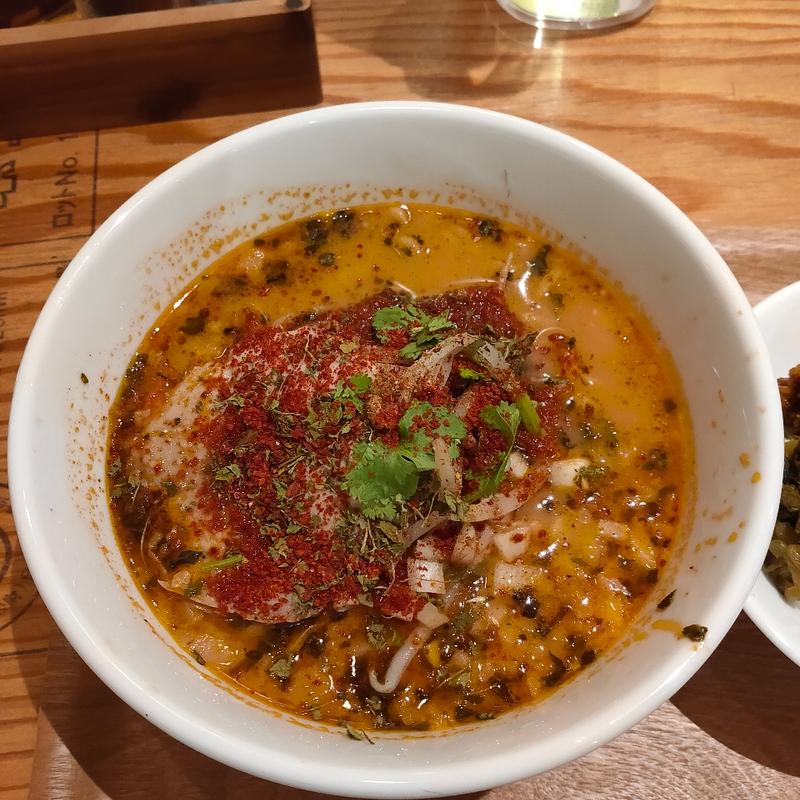 赤い旨辛スパイスラーメン(スパイスラーメン専門店 SPICE 麺 アッ晴れ)