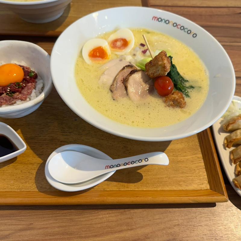 特製鶏白湯ラーメン　揚げ餃子(もののこころ)