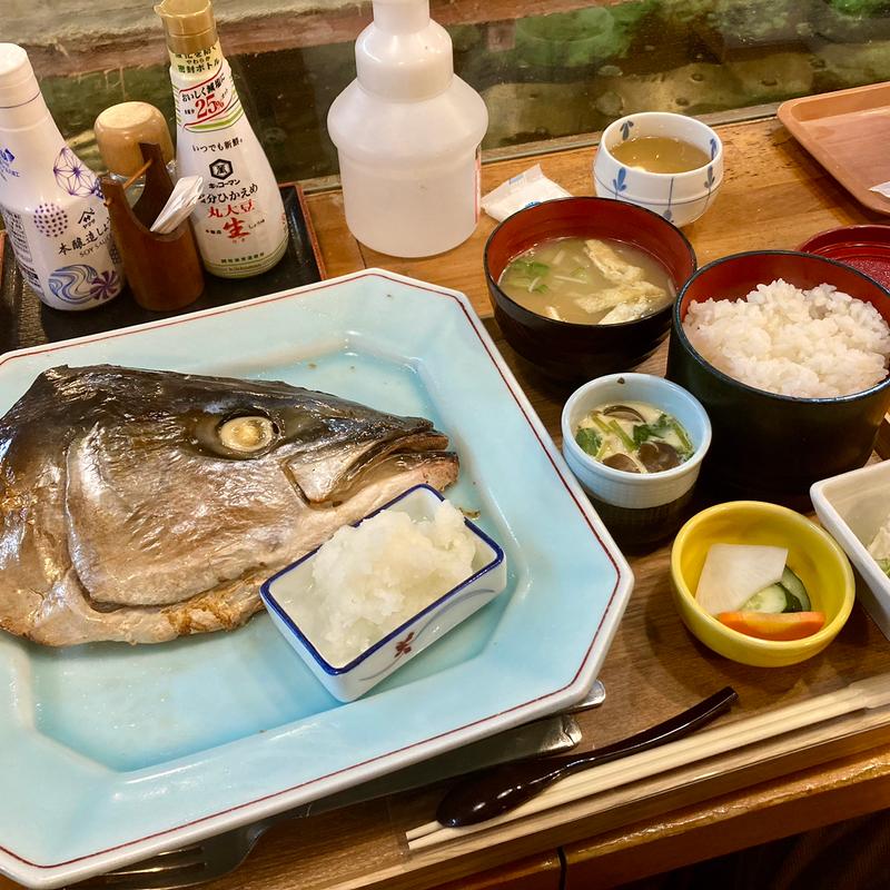 ぶりかぶと塩焼き(いけす道場魚家 深川一号店 （イケスドウジョウサカナヤ）)