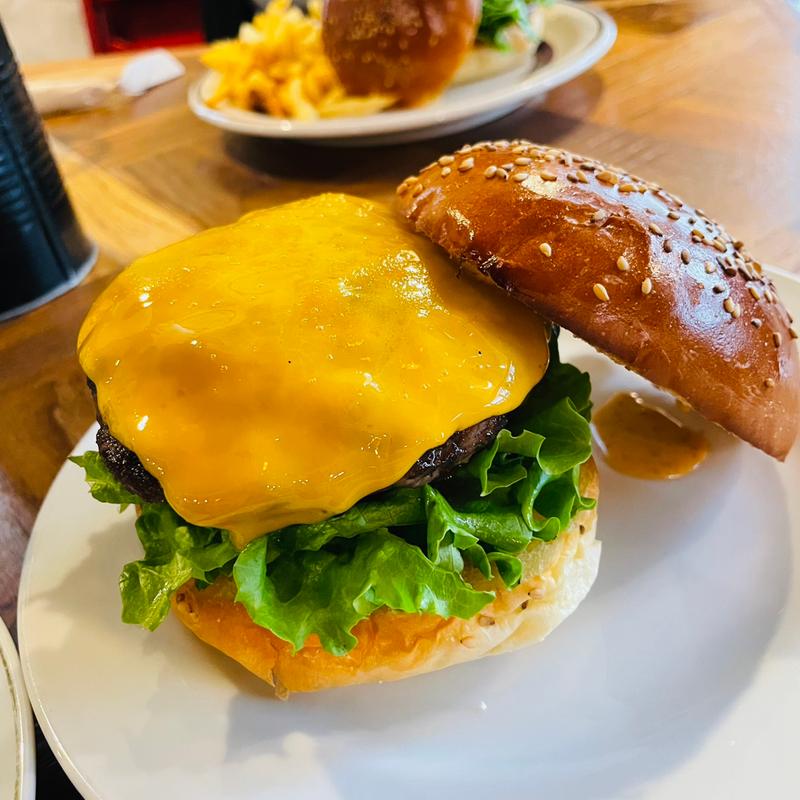 チーズバーガー(クッカーズ・グリル)