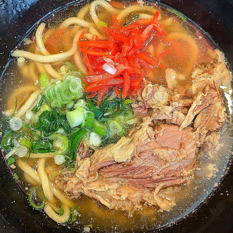 ソーキそば 中盛り(麺200g)(沖縄島系らーめん 製麺食堂よな島)