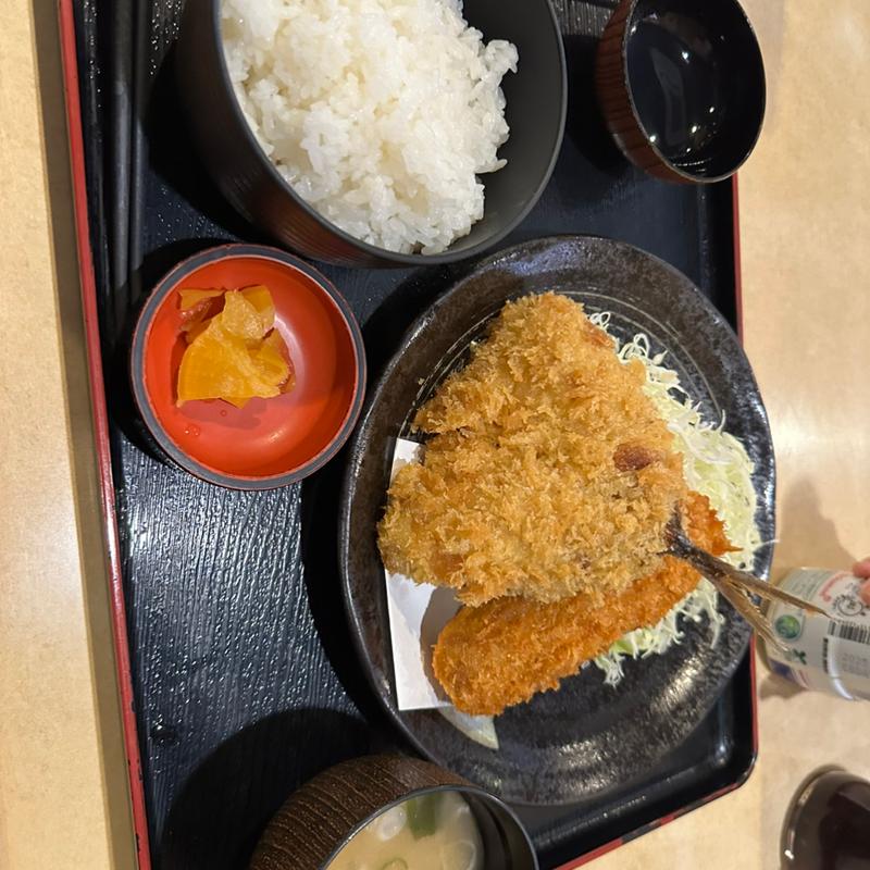 アジフライとメンチカツの定食(味里 別館)