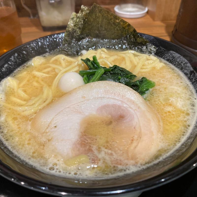 醤油ラーメン(横浜家系ラーメン春吉家 天神三丁目店)