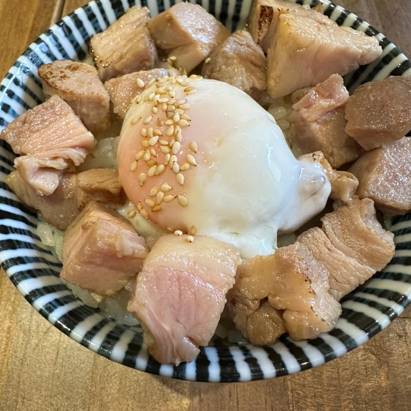炙りチャーシュー丼(麺壁九年)